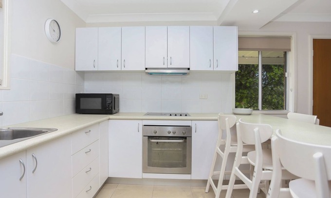 Hawks Nest Casa | Coastal Calm on Cooloon