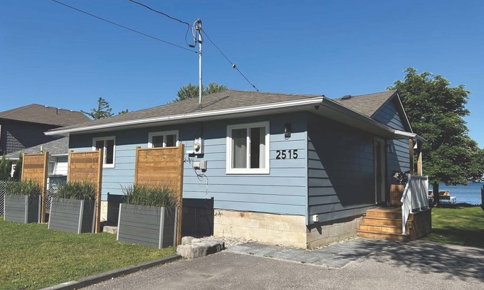 Innisfil Cabaña | Coastal Capri Cottage - Waterfront -Scott McGillivray Vacation House Rules Reno