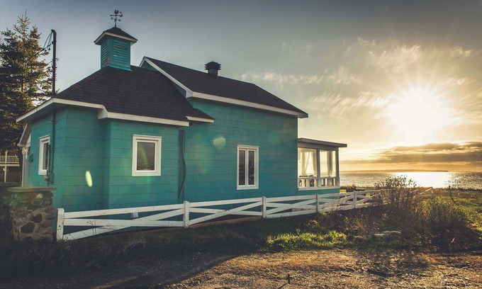 Trois-Pistoles Chalet De Esquí | Coastal Charm with River View - La Capitainerie