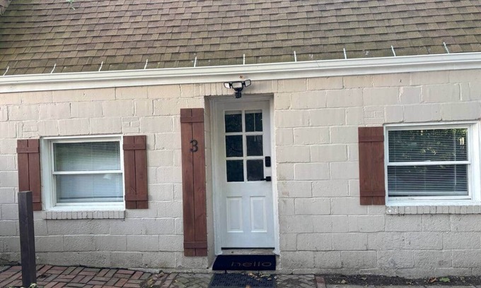 Erie Apartamento | Coastal Comforts - Fire pit