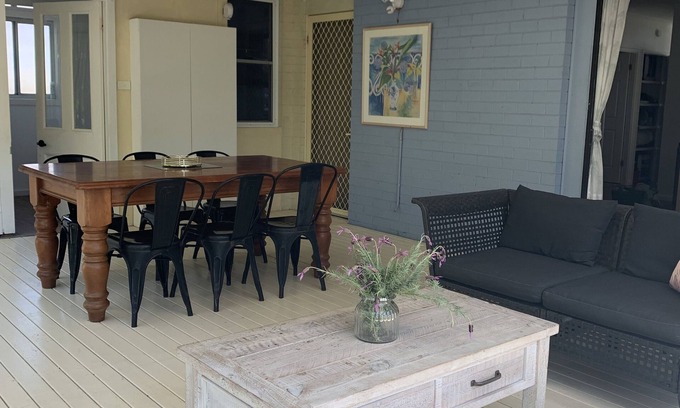 Old Bar Casa | Coastal cottage, walk to surf, sand, town, cafes, bars, just north of Forster.