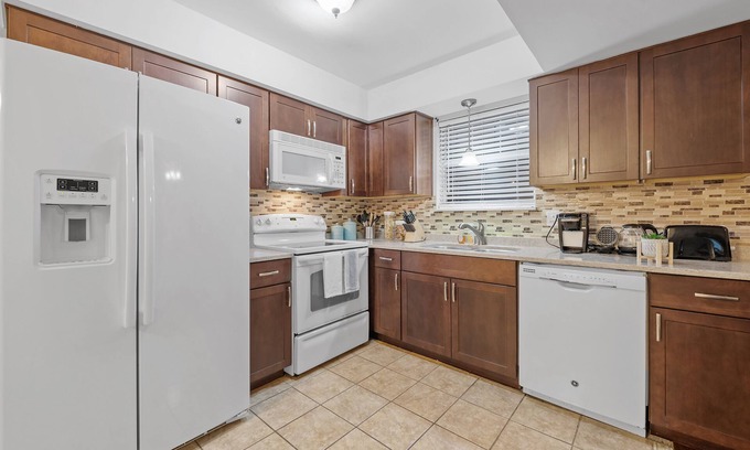 Norfolk - Virginia Beach Casa | Coastal COZY 4BR Home Central to VB Attractions! - 30 Night Min.