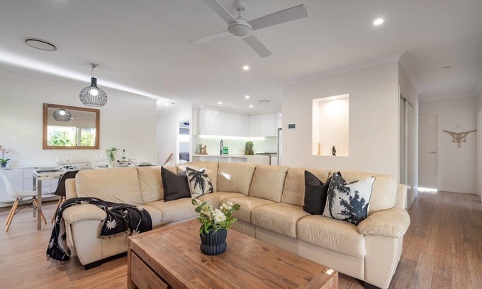 Aroona Casa | Coastal Family Escape Caloundra