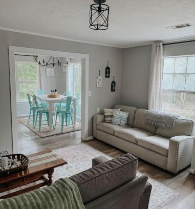 Southport Casa | Coastal Farmhouse - Pet Friendly and Quiet Location