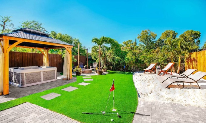 Central Naples Casa | Coastal Farmhouse w/ mini Golf, Private Beach &Spa