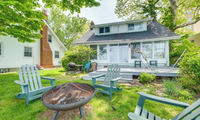 Euclid Cabaña | Coastal Lake Erie Cottage w/ Amazing Water Views!