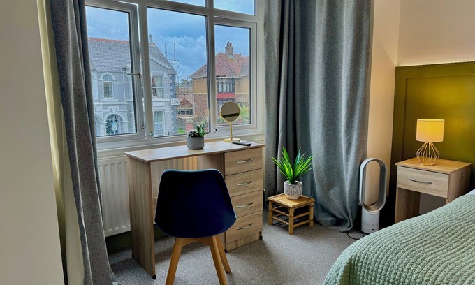 Llanelli Casa | Coastal Park Accommodation