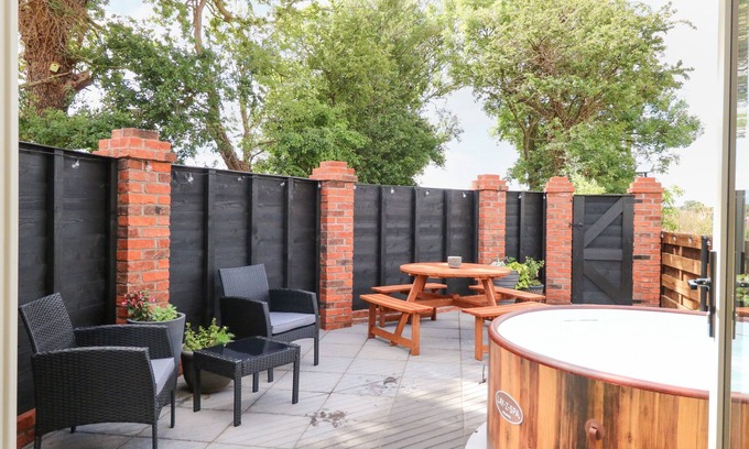 Hopton on Sea Cabaña | Cobblers Barn