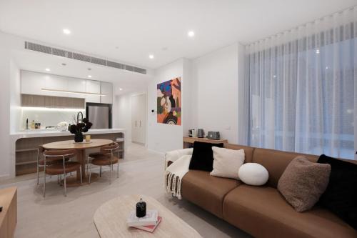 Burwood Apartamento | 'CoCo' 2-BR Apt in the heart of Burwood with free parking