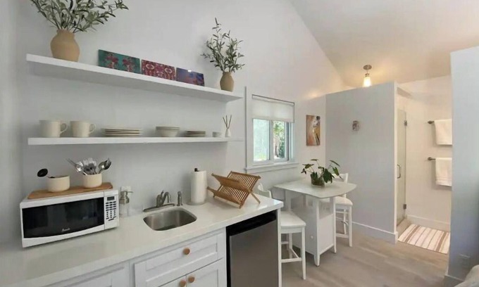 Adelaide Casa | Coco Cottage - 1BD, 3 min drive to Albany / Lyford
