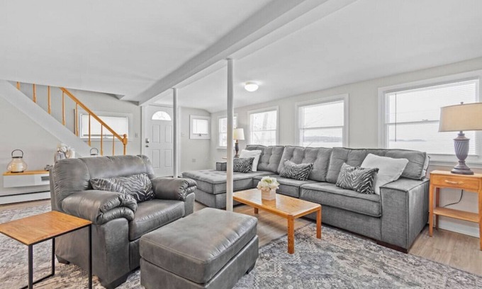 Colchester Casa | Colchester Lake Getaway!