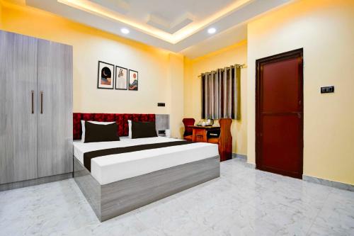 Gorakhpur Hotel | Collection O Gorakhpur Bharat Mata Mandir