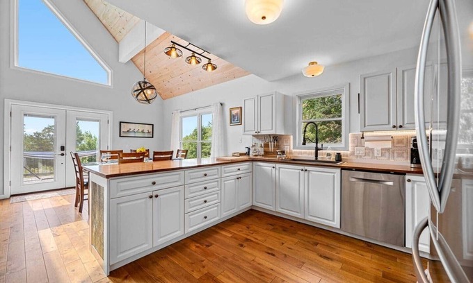 Danville Casa | Colline des Bois - Serene Retreat near Joe's Pond