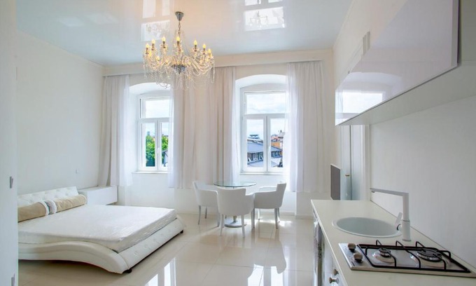 Pula Apartamento | Collins Apartments Center