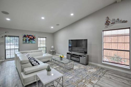 Garland Casa | Collins Family-Friendly Texas Home with Private Pool!