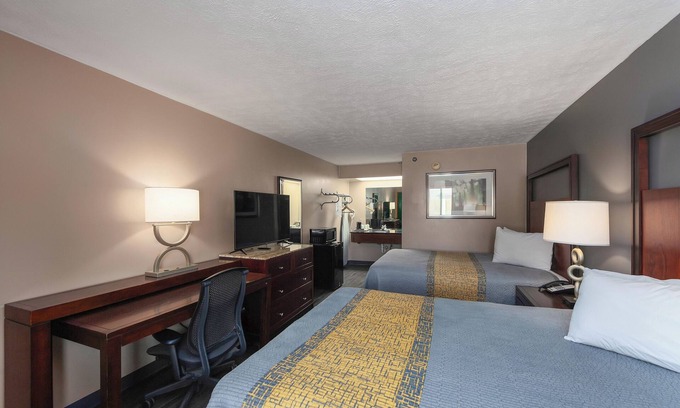 Camden Hotel | Colonial Inn