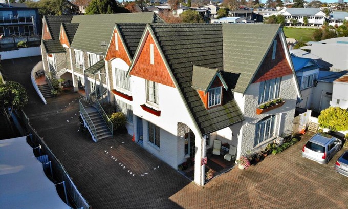 Taupo Hotel | Colonial Lodge Motel