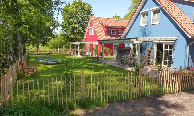 Conneforde Casa | ~ Color magic blue in Conneforde ~ with large terrace, garden, sauna d