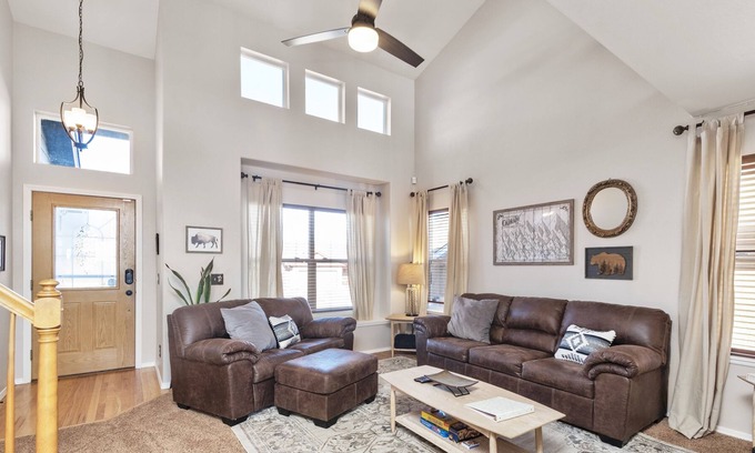 Cheyenne Meadows Casa | Colorado Retreat: Spacious 2960+sqft/Mountain View