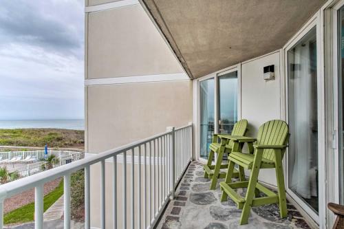 Sneads Ferry Apartamento | Colorful Beachfront Condo with Resort Amenities