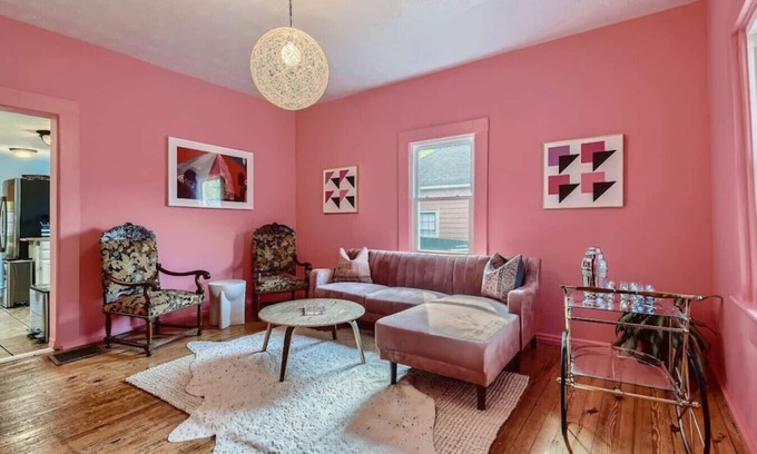 Cabbagetown Casa | Colour Crush: Walk to Bars, Restaurants, Beltline