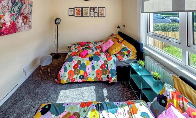 Clydebank Apartamento | Colourful life-house near Glasgow