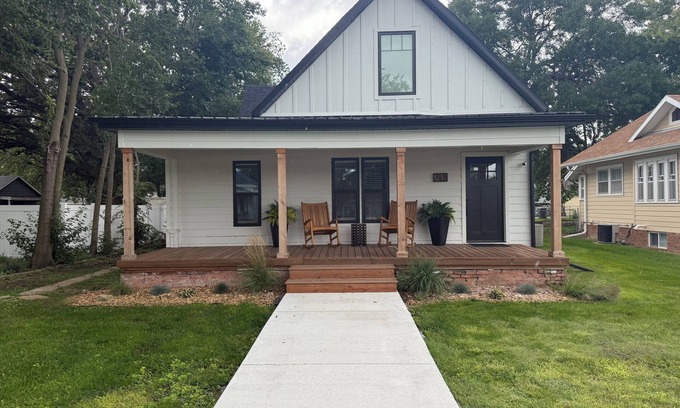 Holdrege Casa | Come and enjoy our cozy remodeled home centrally located and close to everything