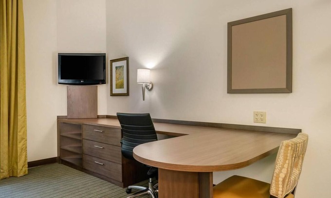 Biggar Hotel | Come Create Memories w/Fun-filled Adventures at this Paradise! Pets Are Welcome