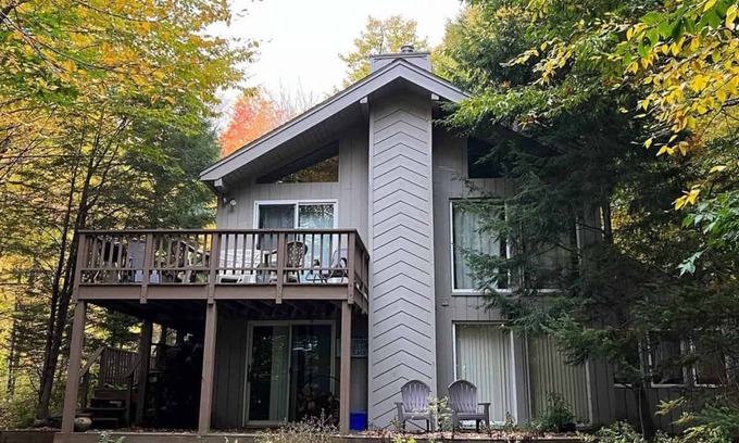 Wilmington Chalet De Esquí | Come enjoy our 5 bedroom Chalet in Wilmington, Vermont through all 4 seasons!