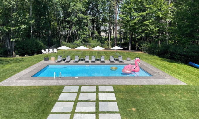Saratoga Springs Casa | Come enjoy the track and the beautiful Saratoga Springs at our home!