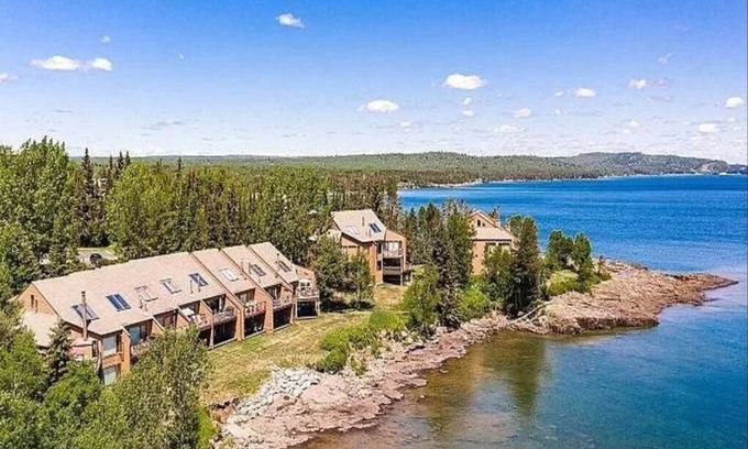 Two Harbors Casa | Come experience the panoramic majesty & serenity of Lake Superior!
