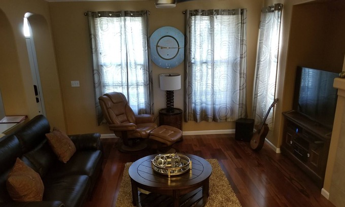 Regency Park Casa | Acogedora casa de 3 dormitorios en el área de North Natomas de Sacramento