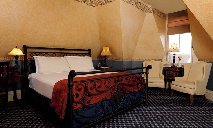 Vine Cama Y Desayuno | Come stay with us, you'll see why we are ranked #1 lodging in Kalamazoo, MI.