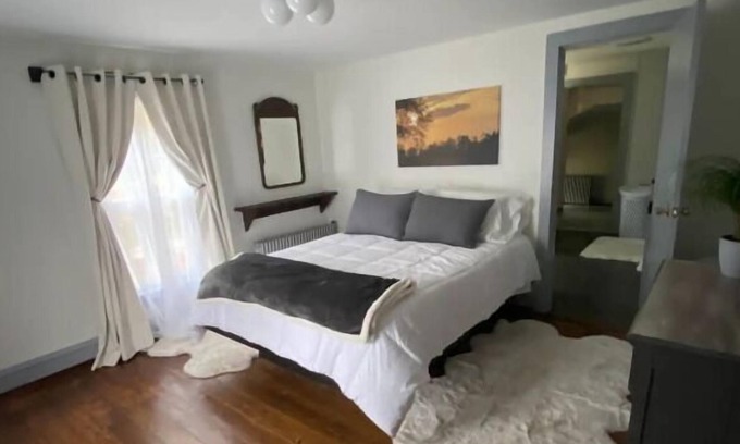 Hillsgrove Cabina | Comfort and Convenience! Parking, Pets Allowed, Close to Worlds End State Park