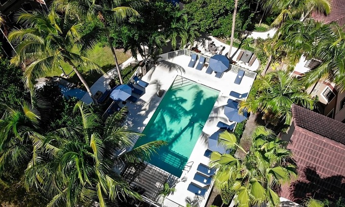 Plantation Complejo | Comfort and Convenience! Outdoor Pool, Kitchenette, Pets Allowed!