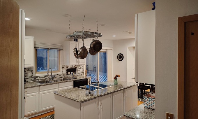 West Bloomfield Casa | Comfort and Entertainment under one roof!