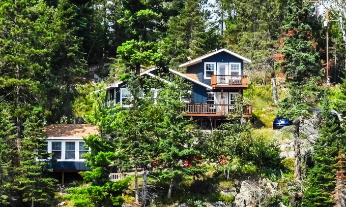 International Falls Casa | Comfort and Convenience. Family and pet friendly. Close to the action!