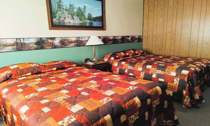 International Falls Hotel | Comfort & Convenience! Room Near Restaurants and Local Attractions for Families!