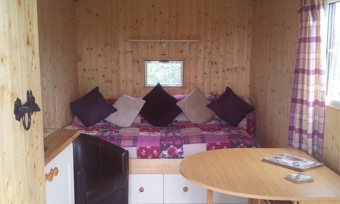Severn Stoke Apartamento | Habitacion Doble-Confortable-Baño compartido-Vista al Parque-With Private WC