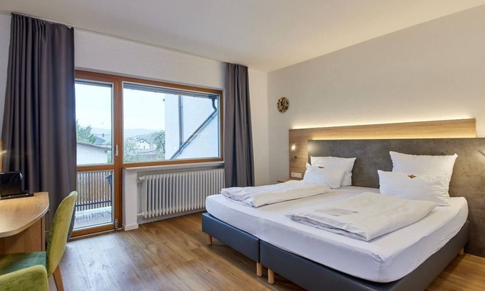 Wintrich Casa | Comfort double room with balcony - Moselhotel Weinhaus Simon