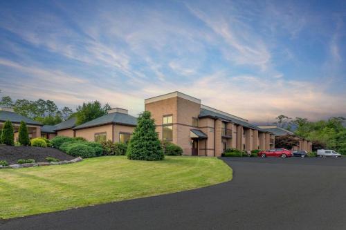 Lake Ariel Hotel | Comfort Inn Pocono Lakes Region