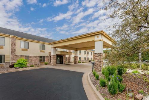 Black River Falls Hotel | Comfort Inn & Suites Black River Falls I-94