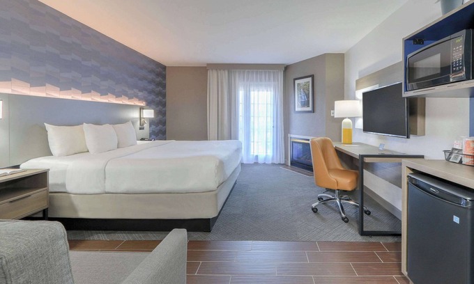Pigeon Forge Hotel | Comfort Inn & Suites At Dollywood Lane
