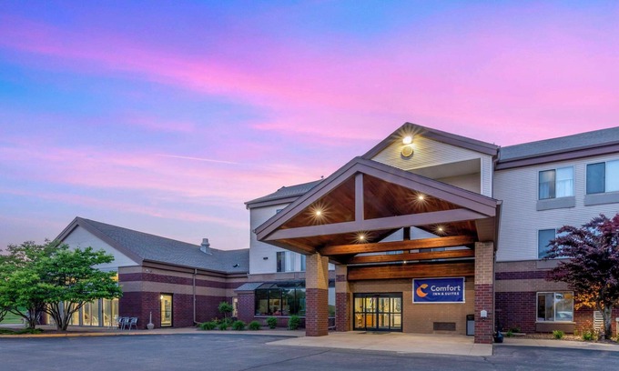 New Lisbon Hotel | Comfort Inn & Suites