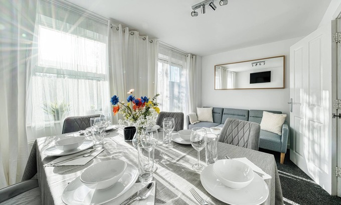 Market Harborough Casa | Comfort Lettings - Comfy 4bedroom/8 Beds & 2 Free Parking,Garden,Family Friendly
