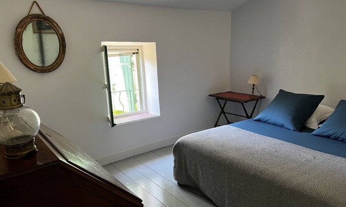 Tarascon Casa | Suite-Confortable-Baño privado con ducha-Vista al Jardín-Suite Cèdre