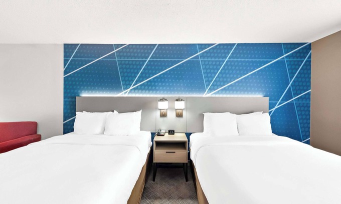 Summit Station Hotel | Comfort Suites Columbus