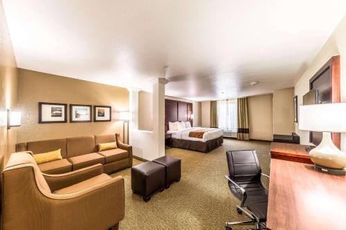 Grand Prairie Hotel | Comfort Suites Grand Prairie - Arlington North