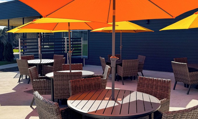 Kingston Hotel | Comfort Suites Kingston Central