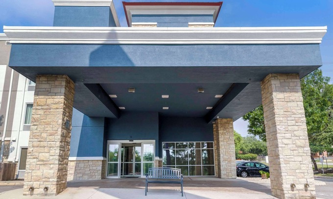 Wetmore Hotel | Comfort Suites Medical Center near Six Flags